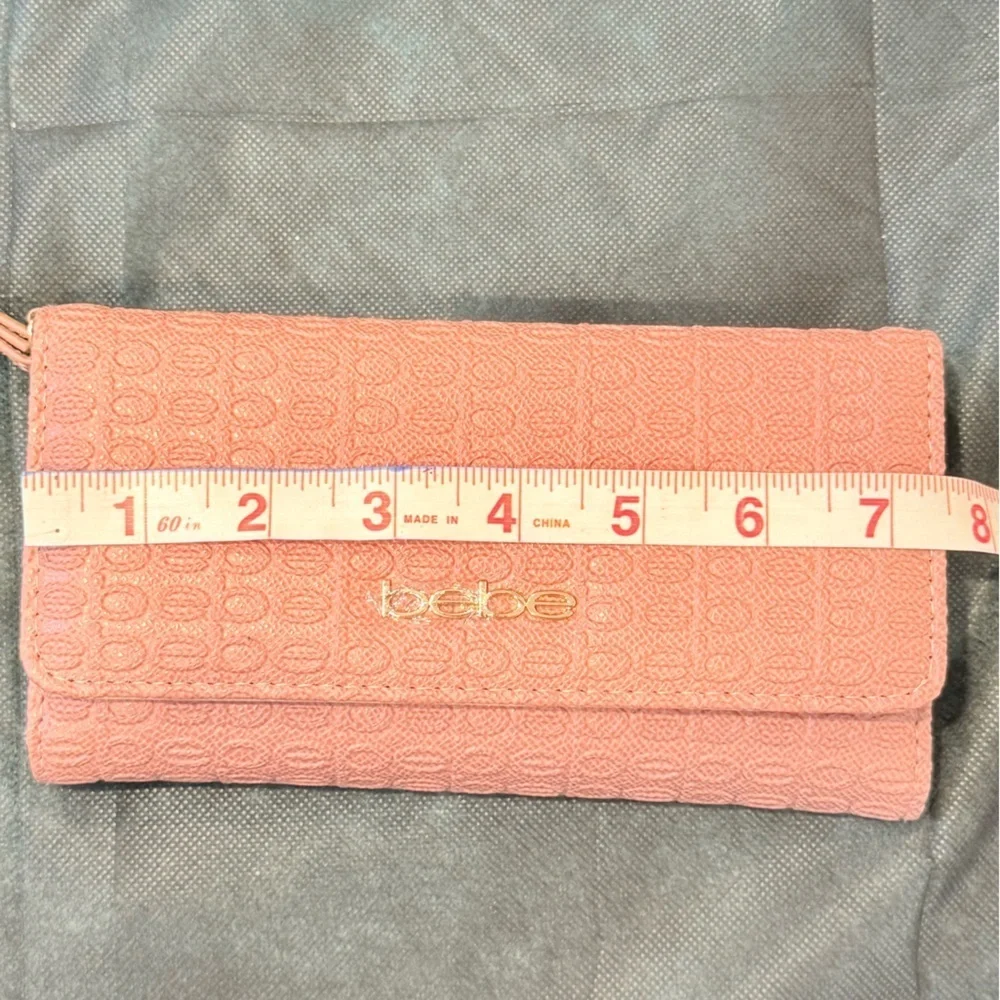 🔥NWOT Bebe Women’s Pink Wallet 🔥